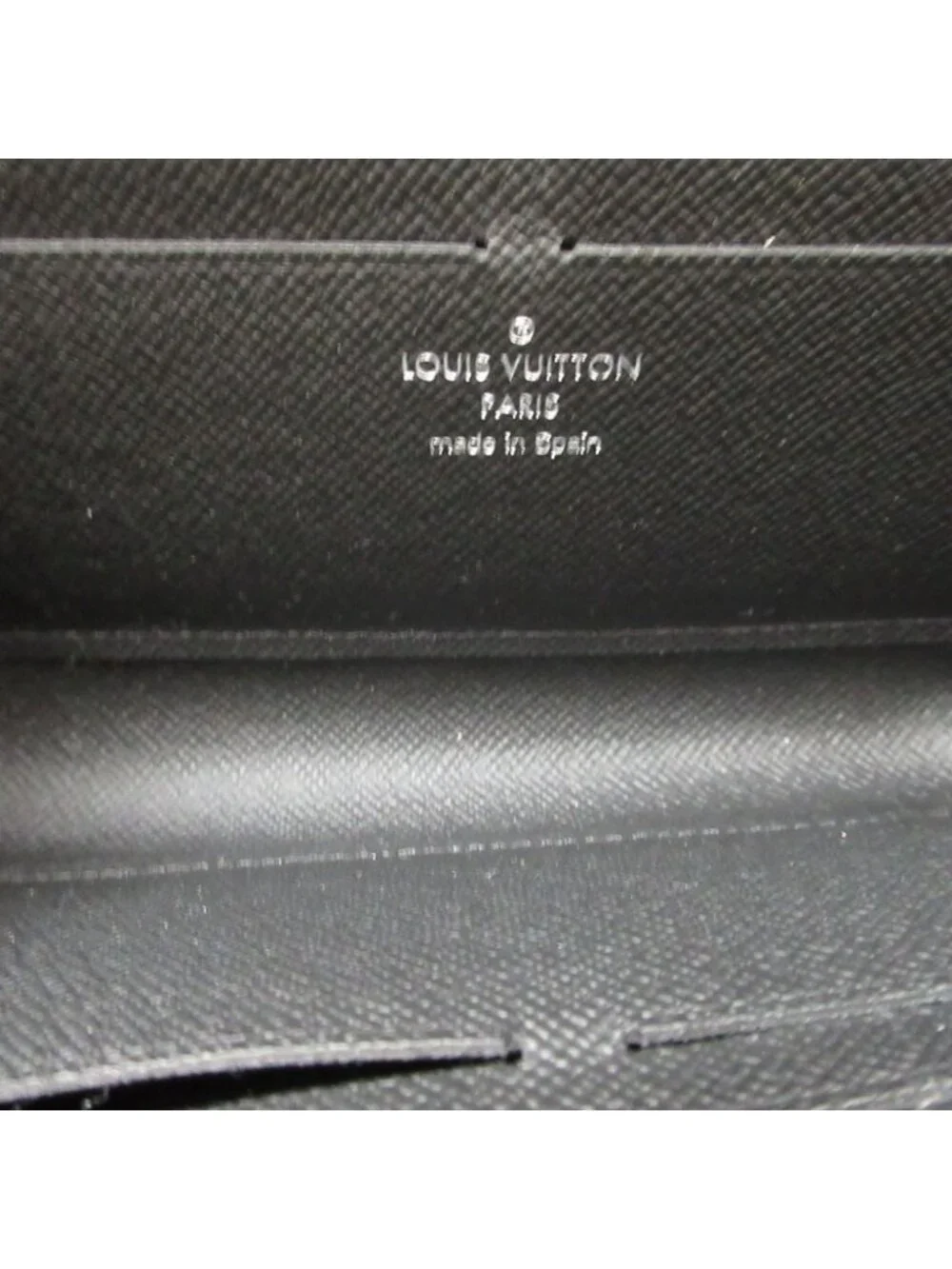 Louis Vuitton Taiga Zippy Dragonne Black L-shaped Zipper Wallet
